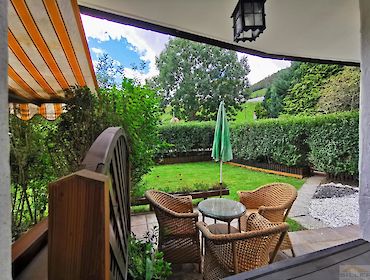 Terrasse mit Garten