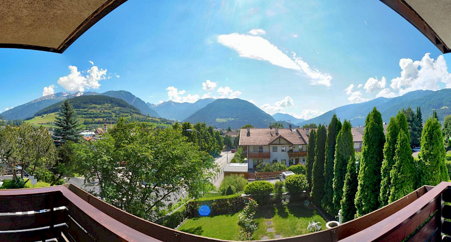 double-room apartment with awesome view Bild