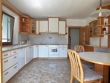 completely furnished kitchen