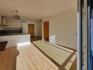 Wohnzimmer mit Küchenblock