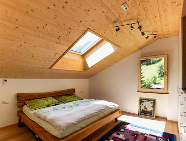 1. Schlafzimmer mit Dachfenster
