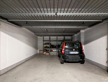 Ampio garage doppio ottimale per 2 auto