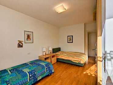 camera da letto spaziosa con posto per 2 letti