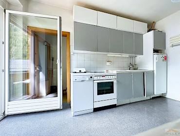 cucina con accesso al balcone