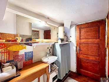 vano con lavabo al sottotetto