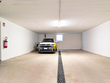 überdachter Tiefgaragenstellplatz für zwei Autos