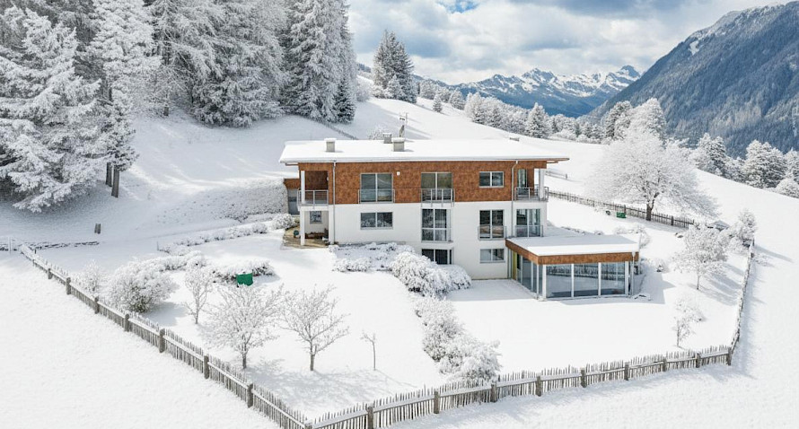 Exklusive Villa mit angrenzendem Gästehaus in schöner Panoramalage! Bild