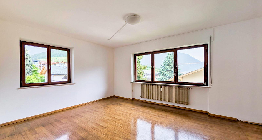 Spazioso appartamento di 3 locali con balcone Bild