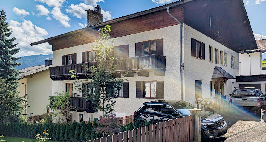 Spazioso appartamento di 3 locali con balcone! Bild
