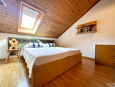 Schlafzimmer mit Velux-Fenster