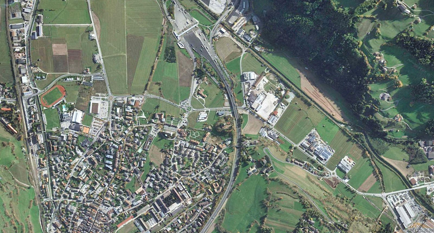Particella edificabile con piú di 13.000 m³ in un parco commerciale Bild