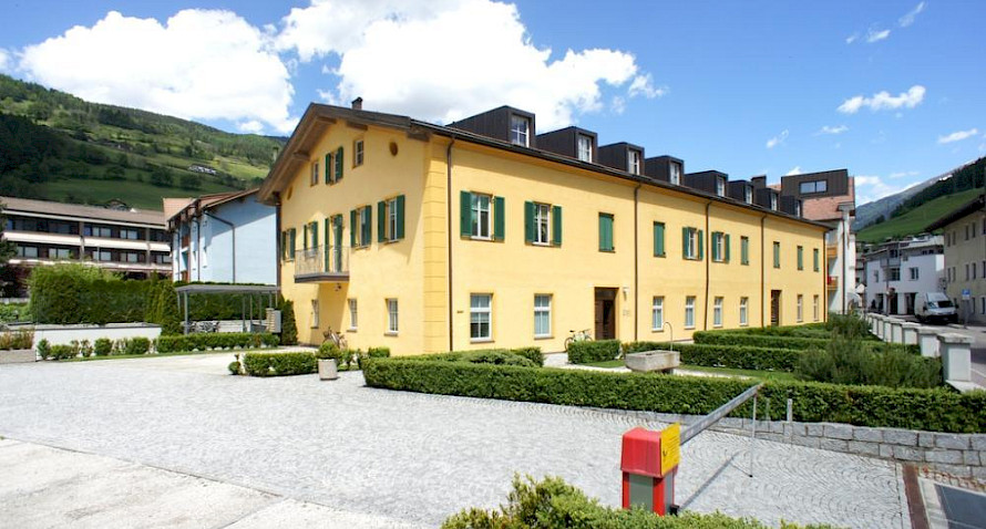 zentrale 2-Z-W mit Balkon, Keller und Garage Bild