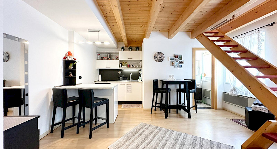 center: 1½-roomed apartment, restructured, in the attic floor Bild