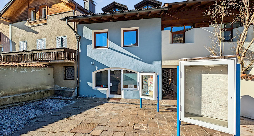 Large office/shop with a wide window front - in the city center! Bild