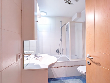 Badezimmer mit Badewanne