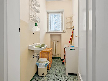 Locale con lavabo Locale con lavabo