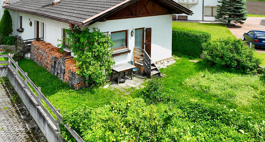 Charmantes Häuschen in Wiesen ✿ Bild