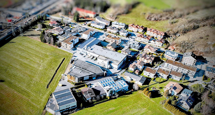 Moderne Lager- und Produktionshalle Bild