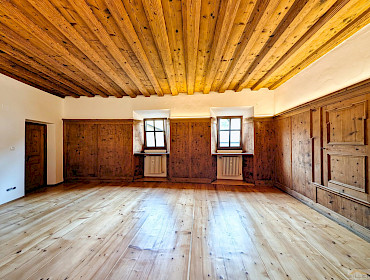 Lichtdurchlässige Stube mit hochwertiger Ausführung in Holz Lichtdurchlässige Stube mit hochwertiger Ausführung in Holz