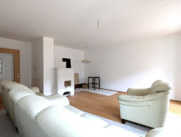 Wohnzimmer mit Kachelofen