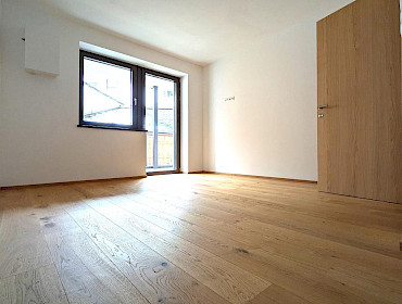 helles und grosses Schlafzimmer