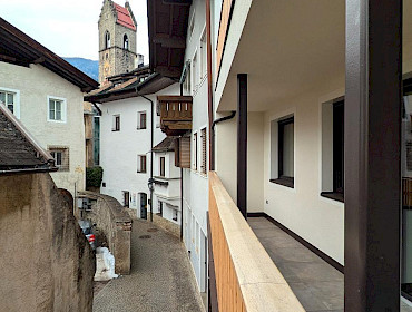 Balkon mit Blick auf Zwölferturm