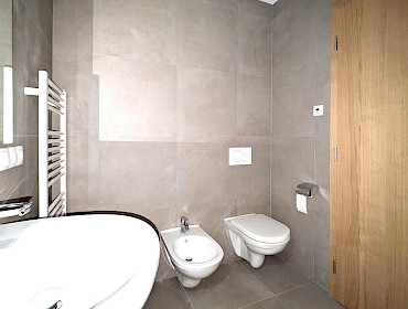 Badezimmer mit WC und Bidet