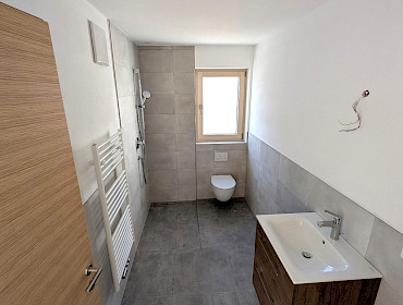 Badezimmer mit begehbarer Dusche
