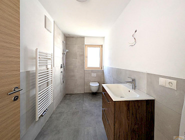Badezimmer mit Fenster
