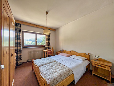Hauptschlafzimmer mit Fenster