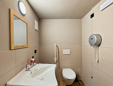 vollständig sanierte Toilette