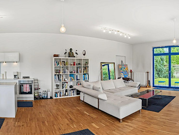 Gemütliches Wohnzimmer, das zum Verweilen einlädt