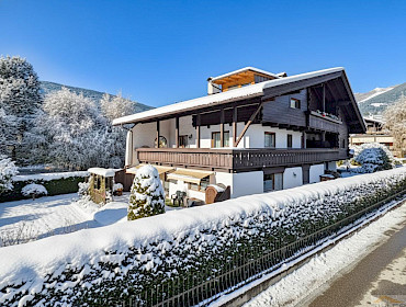 Aussenansicht: Wohnung mit Terrasse im 1. Stock