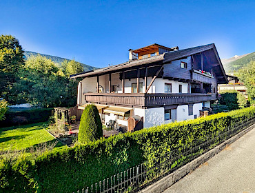 Aussenansicht: Wohnung mit Terrasse im 1. Stock