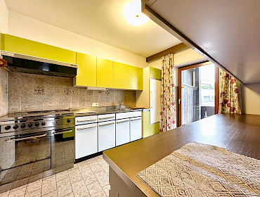 Küche mit direktem Zugang zum Balkon