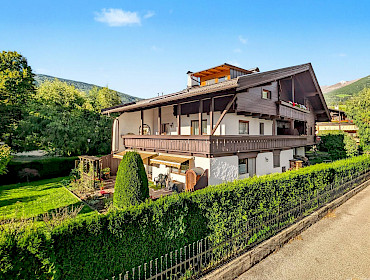 Aussenansicht: Wohnung mit Terrasse im 1. Stock Aussenansicht: Wohnung mit Terrasse im 1. Stock