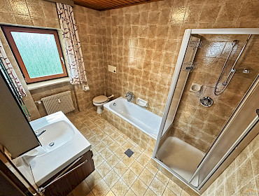 Praktisches Badezimmer Praktisches Badezimmer