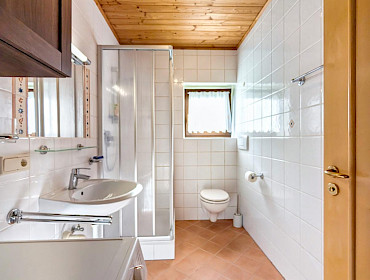 praktisches Gäste WC mit Fenster