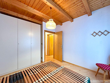 Gästezimmer mit viel natürlichem Licht