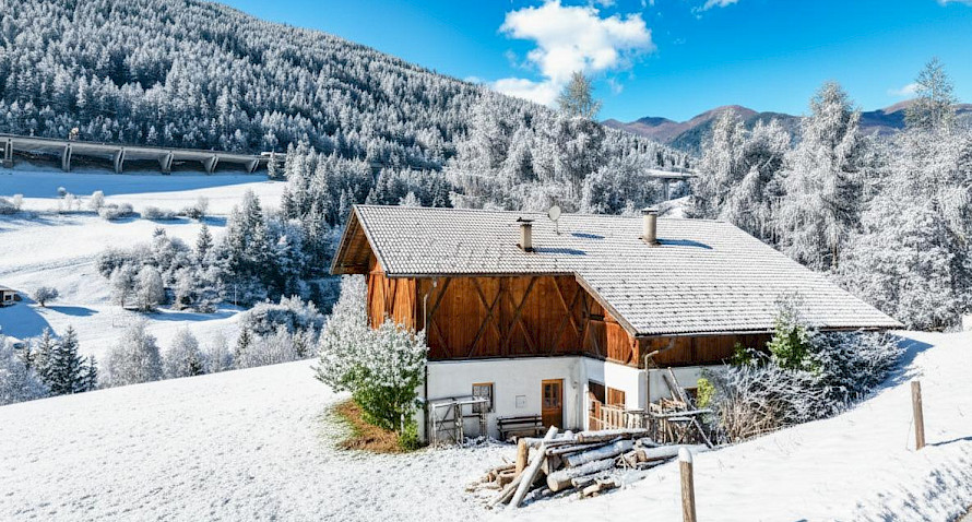 fabbricato agricolo con affumicatoio di pesci e diritto di legna Bild