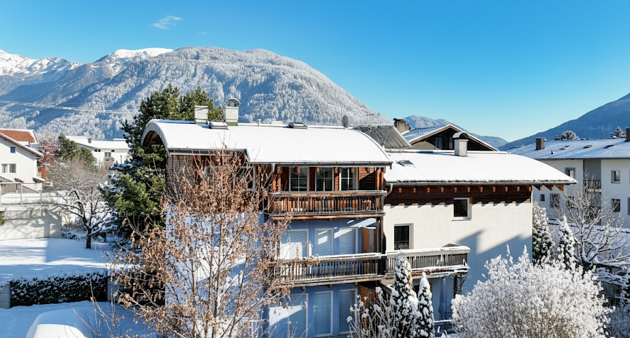 bilocale soleggiato e moderno al centro Bild