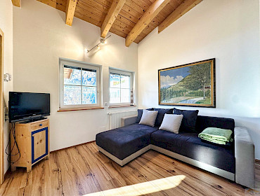 lichtdurchflutetes Wohnzimmer