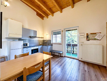 Küche mit angrenzendem Balkon