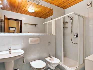 bagno con doccia e bidet bagno con doccia e bidet