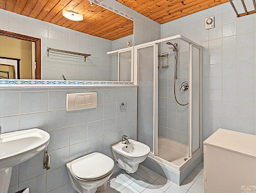 bagno con doccia e bidet bagno con doccia e bidet