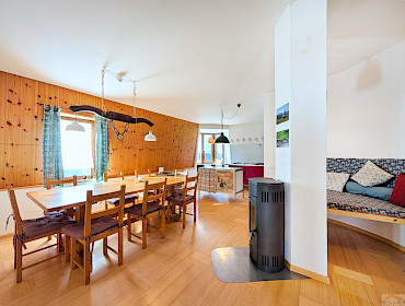 Wohnküche mit Holzofen