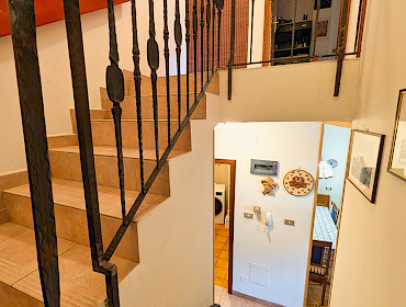 Interne Treppe zum Dachgeschoss