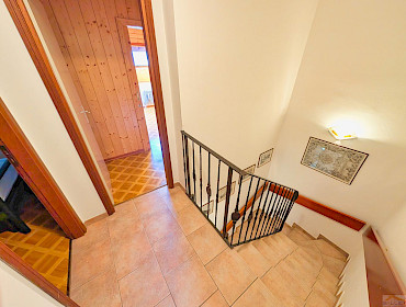 Breite und bequeme Treppe