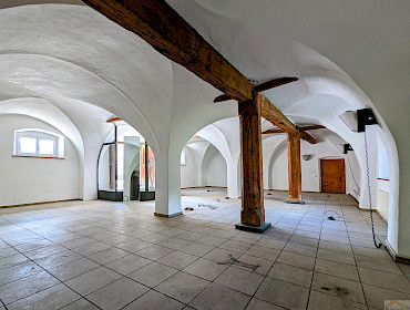 großflächiger, praktischer Raum