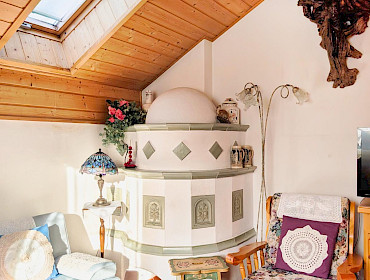 das Herzstück des Wohnzimmers: der Kachelofen